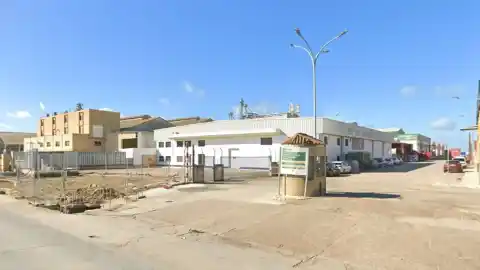 Imagen 1 de Un hombre se atrinchera armado en una 'guardería de droga' en Isla Mayor