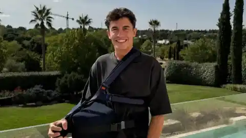 Imagen 1 de Ángel Charte, el médico de MotoGP, sobre la lesión de Marc Márquez: "Tenía un tornillo completamente doblado"