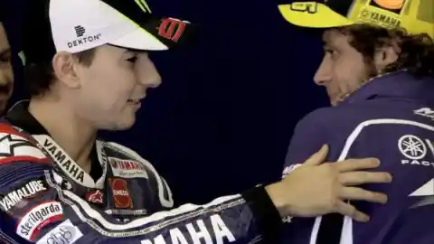 Imagen 1 de Jorge Lorenzo se acuerda de su rivalidad con Rossi: "En 2015 había una tensión insoportable, pero yo era el rey de Yamaha"