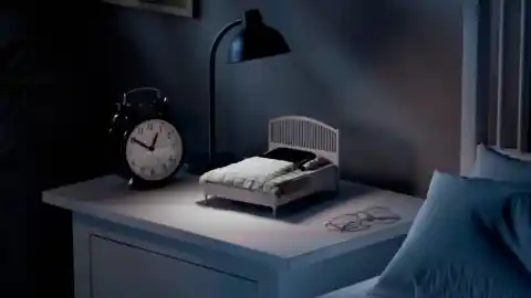 Imagen 1 de Una cama para tu móvil: la idea de IKEA para dormir más que encima viene con cupón de descuento