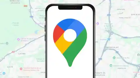 Imagen 1 de Conducir con Google Maps cambia para siempre gracias a Gemini: ya no tendrás que mover las manos del volante