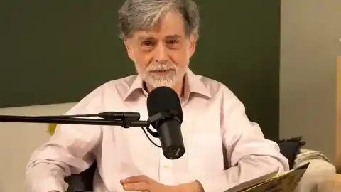 Imagen 1 de Carlos González, pediatra: "Hasta pelearse con su hermano es mejor para tu hijo que estar embobado viendo una pantalla"