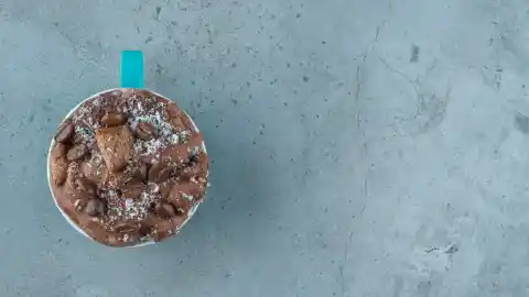 Imagen 1 de 'Mug cake' de chocolate: una receta deliciosa, barata e ideal para hacer en el microondas