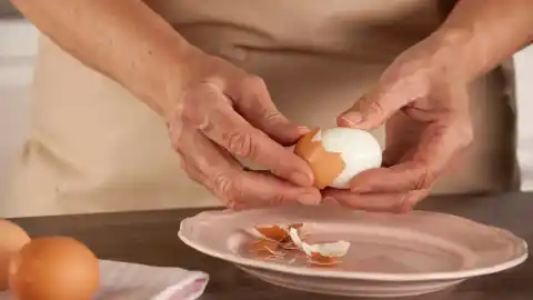 Imagen 1 de Un chef con 3 Estrellas revela el truco para pelar un huevo cocido en segundos