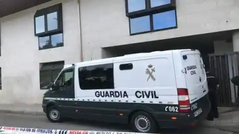 Imagen 1 de Solicitan 25 años de prisión para el acusado de matar a su expareja en Ribeira