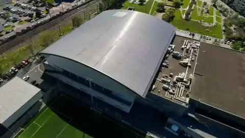 Imagen 1 de Un incendio obliga a desalojar un polideportivo de Barakaldo