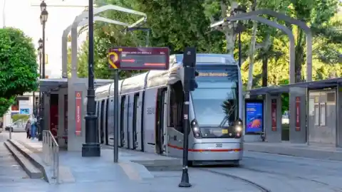 Imagen 1 de Tussam limita el recorrido del tranvía hasta el Archivo de Indias a partir de este jueves por las obras en la Plaza Nueva