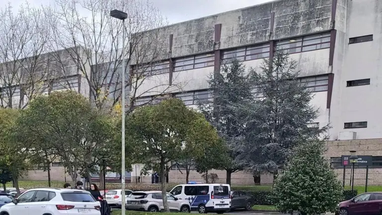 Imagen 1 de Un falso aviso de bomba en la Universidade da Coruña obliga a intervenir a la Policía