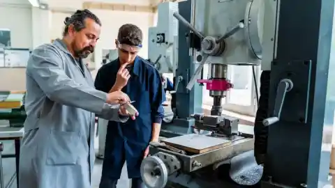 Imagen 1 de La FP Dual en 2025 y su impacto en la inserción laboral de los jóvenes españoles