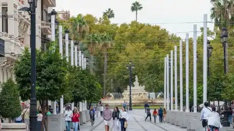 Imagen 1 de Sevilla espera iniciar la reordenación de la Avenida de la Constitución "después de Navidad"
