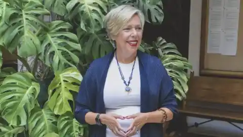 Imagen 1 de Carmen Vargas, primera rectora de la Universidad de Sevilla en 520 años: "El desempleo juvenil todavía es muy alto"