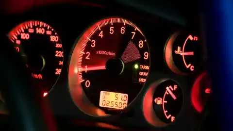 Imagen 1 de ¿Por qué el velocímetro del coche indica más velocidad que el de Google Maps o Waze?