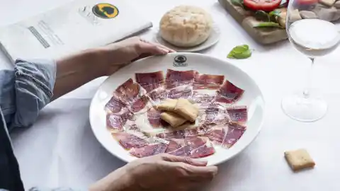 Imagen 1 de Cómo maridar mejor ese jamón ibérico que trae (a veces) la Navidad: una cuestión de burbujas