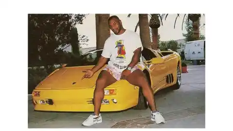Imagen 1 de Del vídeo de Jamiroquai a las manos de Nicolas Cage o Mike Tyson: el 'Lambo' más loco de los 90