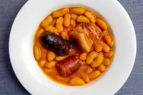 Imagen 1 de Seis restaurantes donde comer fabada recomendados por expertos en su historia