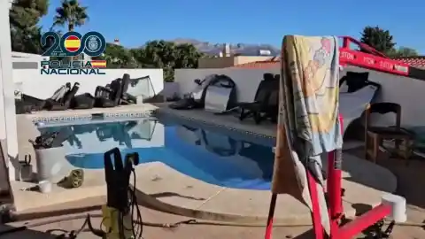 Imagen 1 de Detenidas tres personas en Alicante acusadas de robar coches para montar piezas en otros dañados en la DANA