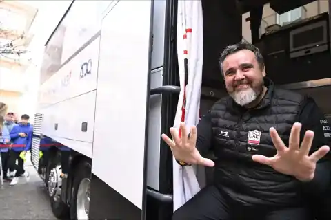 Imagen 1 de Primero el entrenador, ahora el masajista: el Athletic pesca en el entorno de Tadej Pogacar