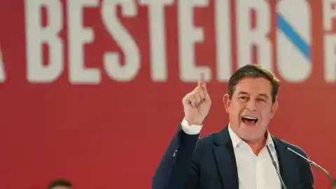 Imagen 1 de Bronca en el Parlamento gallego: Besteiro desvía una pregunta y dice que Rueda "prevaricará" si se autoriza