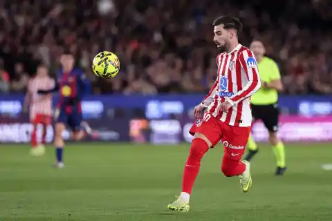 Imagen 1 de Una derrota en el Camp Nou y sensaciones dispares: Simeone vio a un Atlético menos sometido que el año anterior