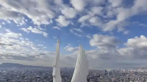 Imagen 1 de La Sagrada Familia otea el mundo, el dolor de Gaza y más imágenes destacadas del día.