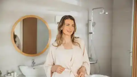 Imagen 1 de No pasarás frío al salir de la ducha con estos albornoces tan elegantes, modernos y de colores en tendencia