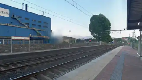 Imagen 1 de Muere un ciclista golpeado por un tren de mercancías en Boo de Guarnizo