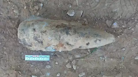 Imagen 1 de Unos trabajadores hallan una bomba con carga explosiva de la Guerra Civil en unas obras en Linyola