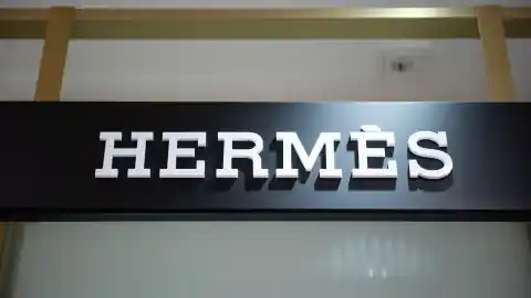 Imagen 1 de Un heredero de Hermès de 82 años reclama a LVMH y a su CEO 14.000 millones de euros de indemnización por sustracción de acciones
