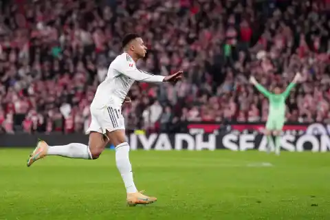 Imagen 1 de Mbappé revive al Real Madrid en La Catedral
