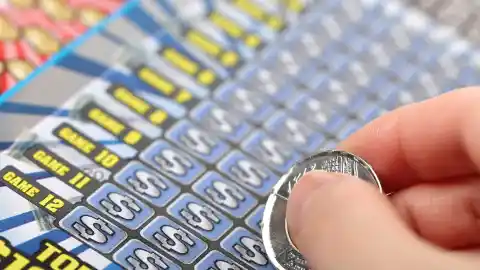 Imagen 1 de Gana 86.000 euros con un rasca por la insistencia de una amiga: "Seguí su consejo y tuve mucha suerte"
