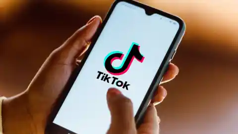 Imagen 1 de TikTok lanza nuevas medidas contra el uso de IA en sus vídeos: añade una marca de agua indetectable