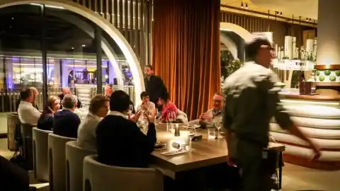 Imagen 1 de Tardeos y sobremesas más largas: planes para grupos en restaurantes y hoteles de Barcelona que no puedes perderte
