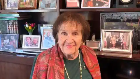 Imagen 1 de Ana María Palet, 100 años: “Antes nos mirábamos a la cara, ahora la gente va por la calle mirando la pantalla y quieren un éxito inmediato”