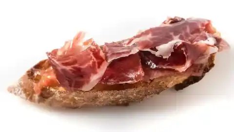 Imagen 1 de Por qué deberías sumergir tu tostada en café antes de ponerle jamón, según un experto
