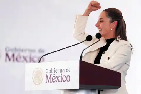 Imagen 1 de Sheinbaum lanza un dardo contra Salinas Pliego: “Mejor que paguen sus impuestos en vez de andar pagando campañas”