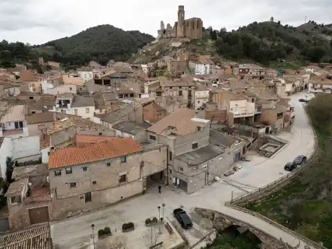 Imagen 1 de Casas vacías o el antiguo piso del maestro: el Govern impulsa la rehabilitación de viviendas en la Cataluña rural