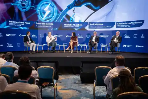 Imagen 1 de El debate sobre infraestructura digital en América Latina aterriza en una conversación sobre democracia