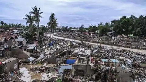 Imagen 1 de Filipinas en emergencia tras el paso del tifón Kalmaegi y otras imágenes del día