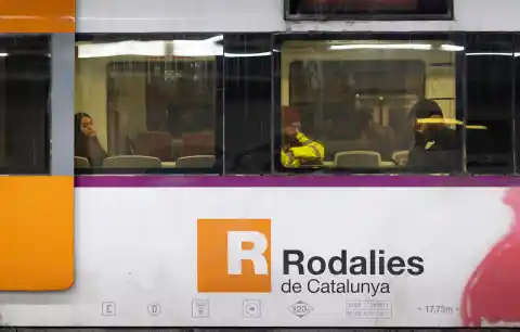 Imagen 1 de El robo de cable obliga a cortar la R3 de Rodalies entre La Garriga y Puigcerdà