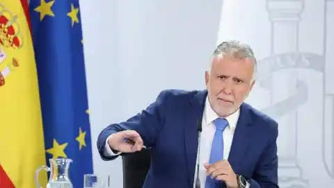 Imagen 1 de Torres propuso a Koldo una reunión con Illa, Ábalos y Sánchez por la movilidad en Canarias durante el covid