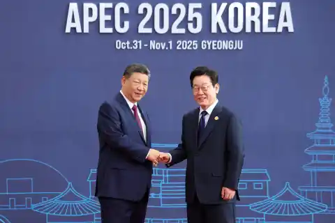 Imagen 1 de Xi Jinping propone una “globalización inclusiva” tras sellar la tregua comercial con Trump