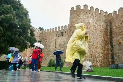 Imagen 1 de La Aemet prevé lluvias intensas, vientos fuertes y una bajada general de las temperaturas para este fin de semana