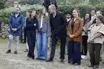 Imagen 1 de Premios Princesa de Asturias, versión sport: la reina Letizia, con maxiplataformas, y la princesa Leonor, con la chaqueta de ante perfecta, visitan Valdesoto, pueblo ejemplar 2025
