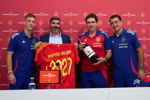 Imagen 1 de El “viva el vino” de la Selección Española de fútbol: otra mala alianza entre deporte y alcohol