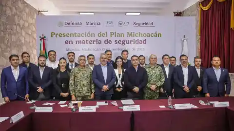 Imagen 1 de Harfuch visita Michoacán por primera vez desde el comienzo del nuevo plan de pacificación