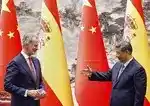 Imagen 1 de El último empujón de Sánchez hacia China con el viaje de los Reyes inquieta en la delegación de la UE en Pekín