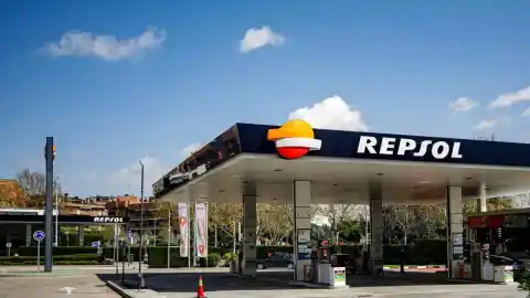 Imagen 1 de Repsol gana 1.177 millones hasta septiembre, un 34% menos por la caída de precio del petróleo