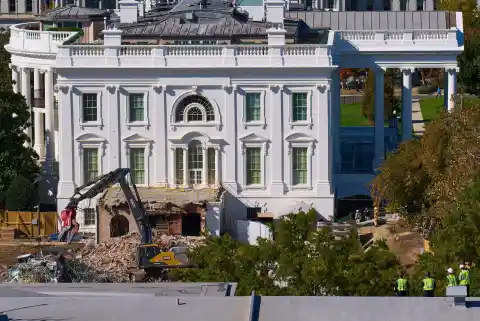 Imagen 1 de Trump completa el derribo del ala este de la Casa Blanca y el gasto de construir su nuevo salón se dispara