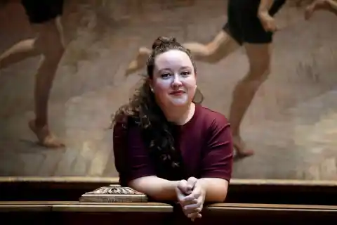 Imagen 1 de Beatriz San Vicente, la divulgadora que une historia y prensa rosa en las portadas de ‘¡Hala!’: “Los escarceos amorosos de Fernando de Aragón serían top ventas”