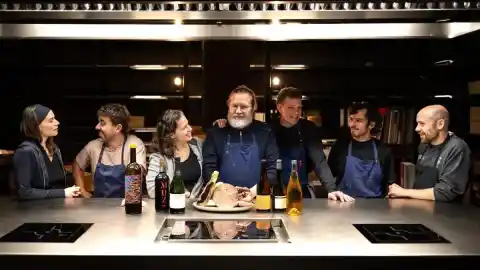 Imagen 1 de “En Barcelona falta el tío que se levanta por la mañana a hacer butifarras y fuets”: Así es la nueva charcutería de Rafa Peña en el Eixample